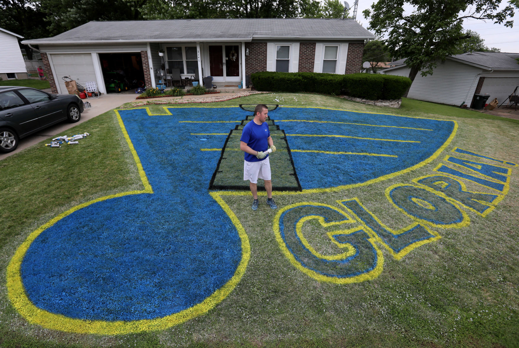 St. Louis Blues fans with logo painted on yards adds Stanley Cup